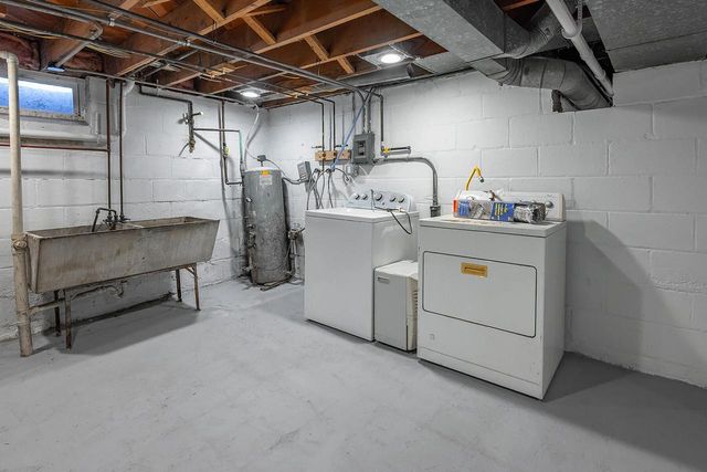 7920 W Puetz ROAD, Franklin, WI 53132
