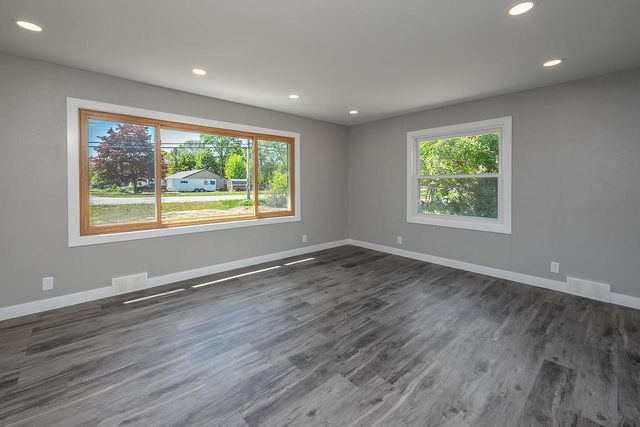 7920 W Puetz ROAD, Franklin, WI 53132