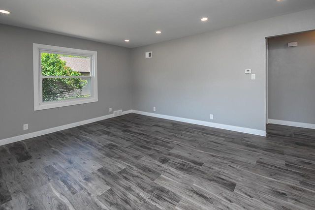7920 W Puetz ROAD, Franklin, WI 53132