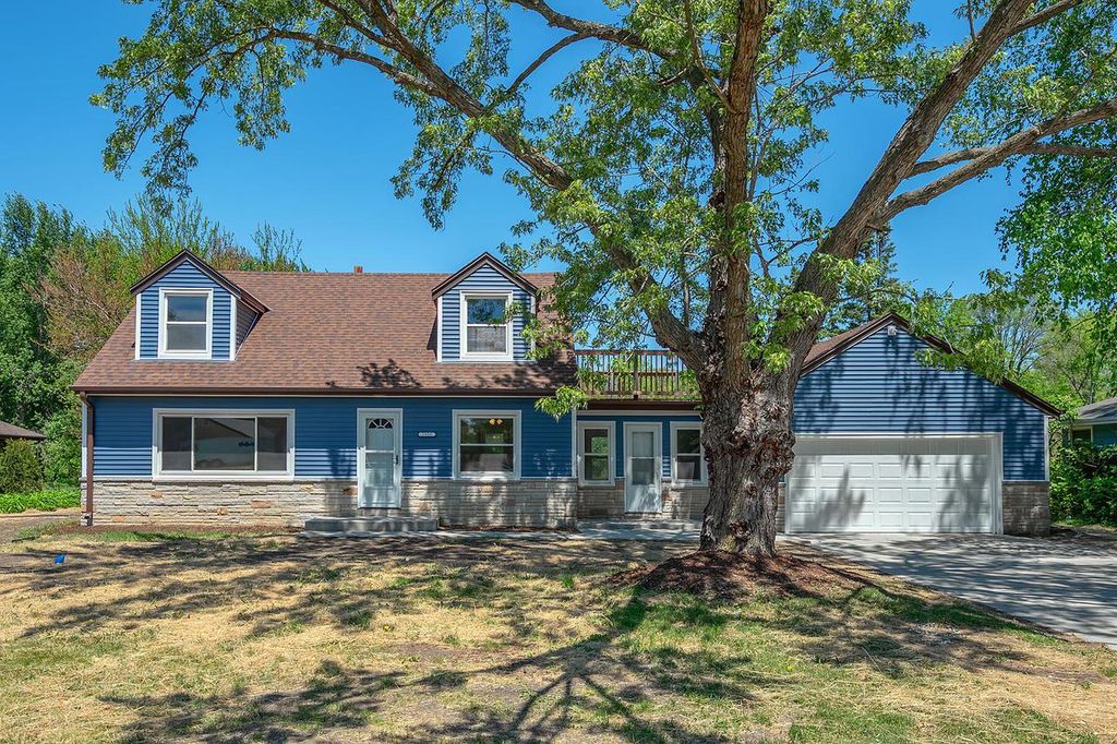 7920 W Puetz ROAD, Franklin, WI 53132