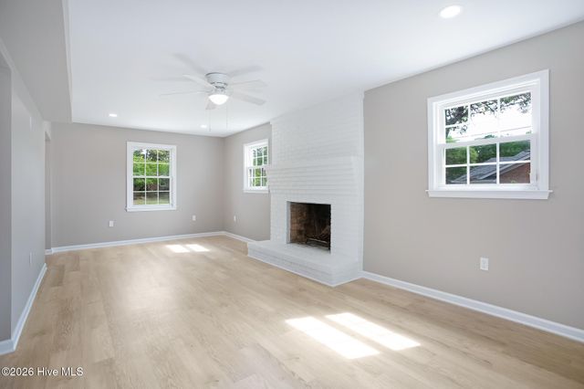 335 Sabra Drive, Wilmington, NC 28405
