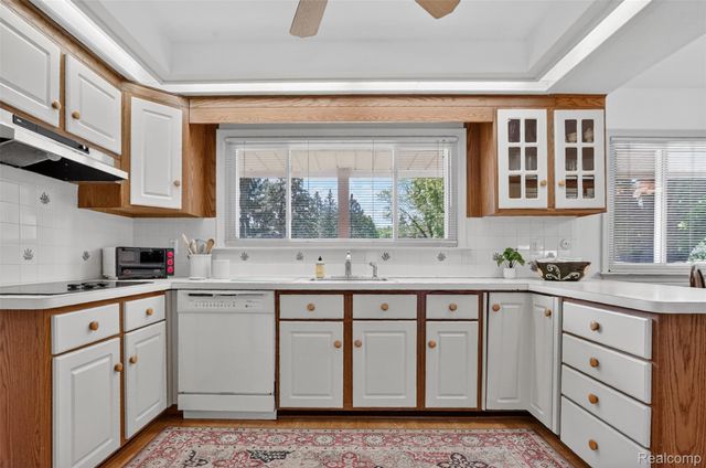 857 Helston Road, Bloomfield Charter Township, MI 48304