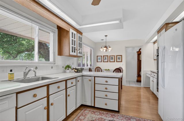 857 Helston Road, Bloomfield Charter Township, MI 48304