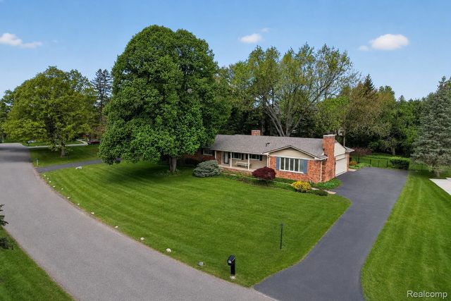 857 Helston Road, Bloomfield Charter Township, MI 48304