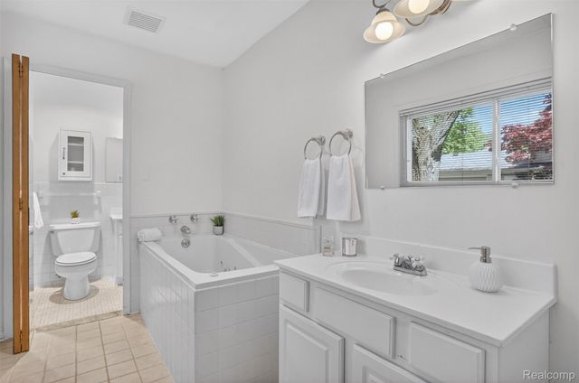 857 Helston Road, Bloomfield Charter Township, MI 48304