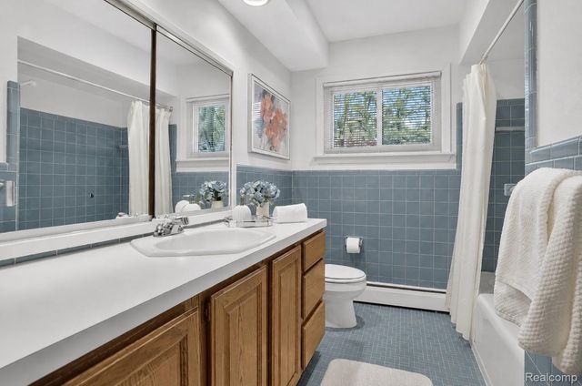 857 Helston Road, Bloomfield Charter Township, MI 48304