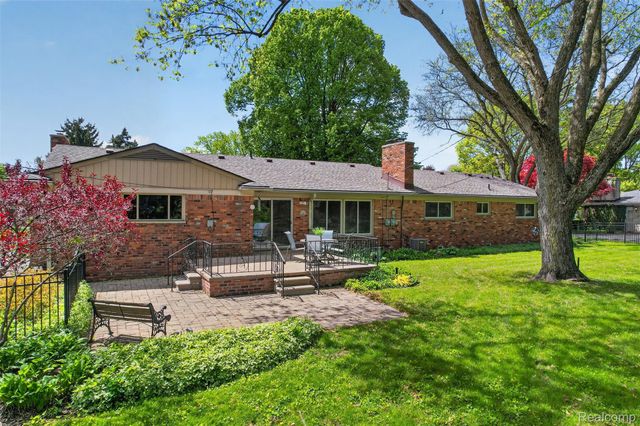 857 Helston Road, Bloomfield Charter Township, MI 48304