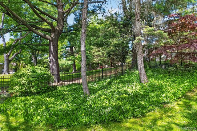 857 Helston Road, Bloomfield Charter Township, MI 48304