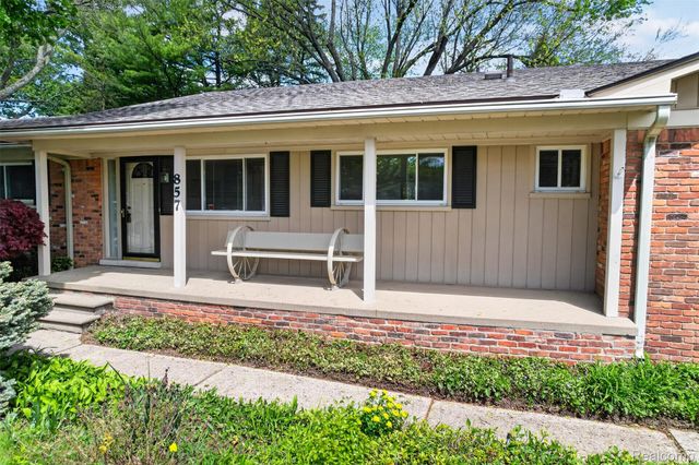857 Helston Road, Bloomfield Charter Township, MI 48304