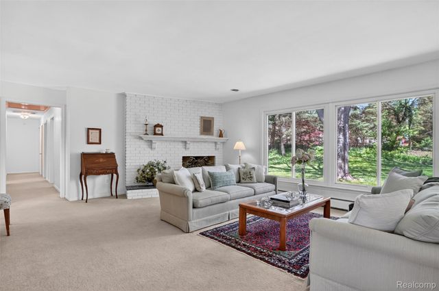 857 Helston Road, Bloomfield Charter Township, MI 48304