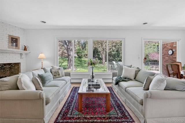 857 Helston Road, Bloomfield Charter Township, MI 48304