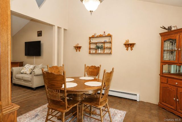 28 Sunrise Terrace, Bloomingburg, NY 12721