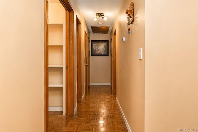 28 Sunrise Terrace, Bloomingburg, NY 12721