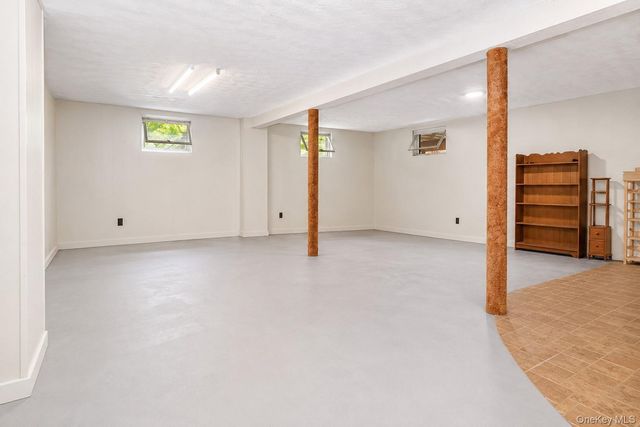 28 Sunrise Terrace, Bloomingburg, NY 12721