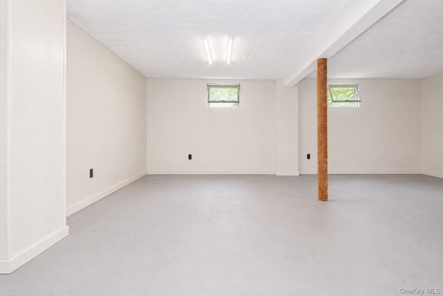28 Sunrise Terrace, Bloomingburg, NY 12721