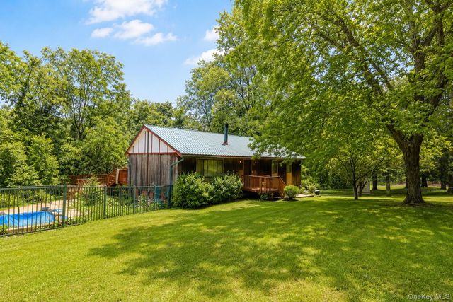 28 Sunrise Terrace, Bloomingburg, NY 12721