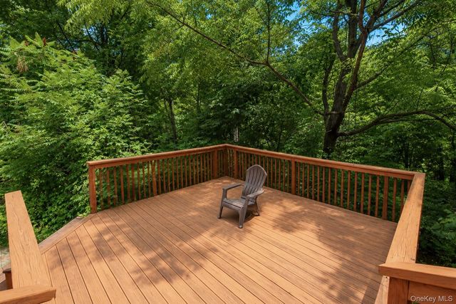 28 Sunrise Terrace, Bloomingburg, NY 12721