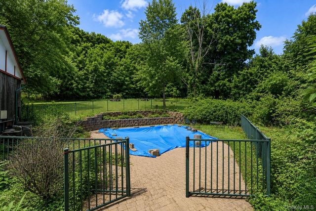 28 Sunrise Terrace, Bloomingburg, NY 12721