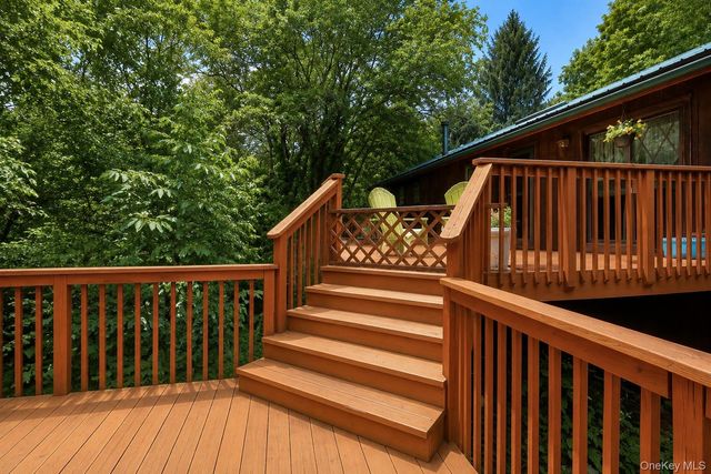 28 Sunrise Terrace, Bloomingburg, NY 12721