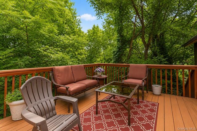 28 Sunrise Terrace, Bloomingburg, NY 12721