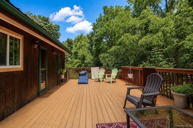 28 Sunrise Terrace, Bloomingburg, NY 12721