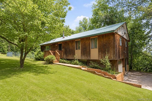28 Sunrise Terrace, Bloomingburg, NY 12721