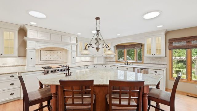 7810 Regency Grove Drive, Darien, IL 60561