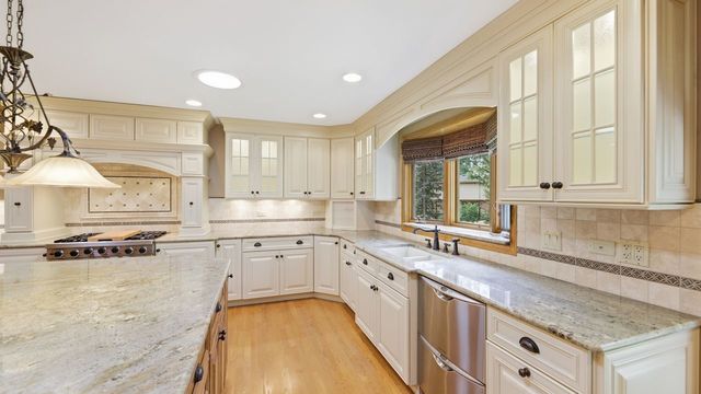 7810 Regency Grove Drive, Darien, IL 60561