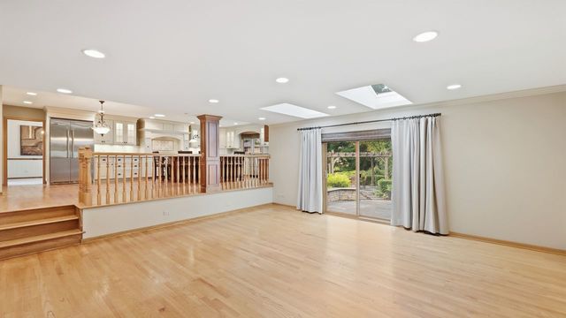 7810 Regency Grove Drive, Darien, IL 60561