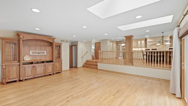 7810 Regency Grove Drive, Darien, IL 60561