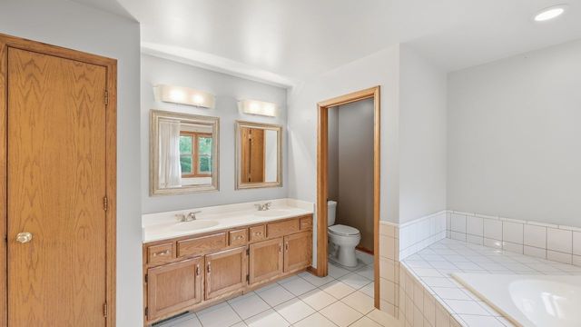 7810 Regency Grove Drive, Darien, IL 60561