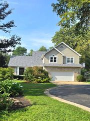 7810 Regency Grove Drive, Darien, IL 60561