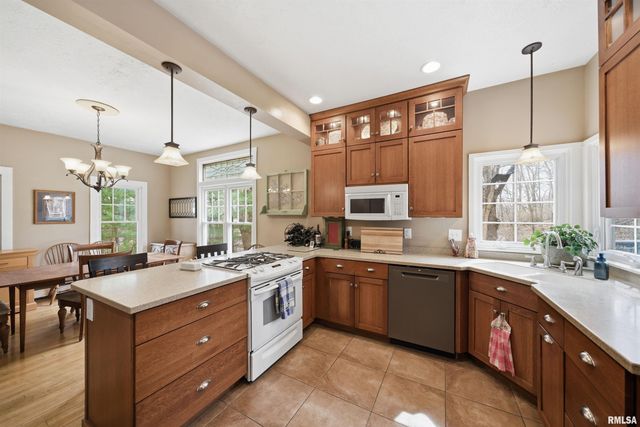 4905 W US HWY 24, Peoria, IL 61607