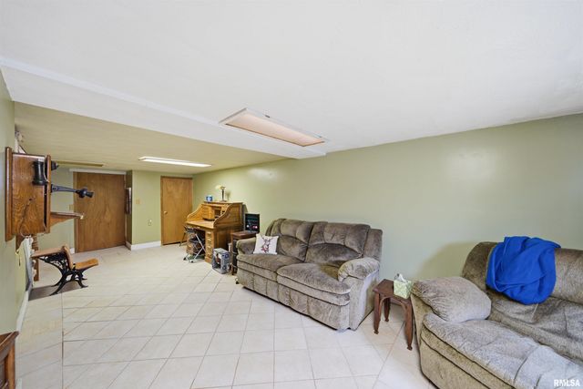 4905 W US HWY 24, Peoria, IL 61607