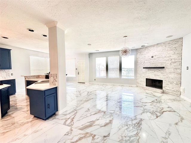 2819 Lake Shore Harbour Drive, Missouri City, TX 77459