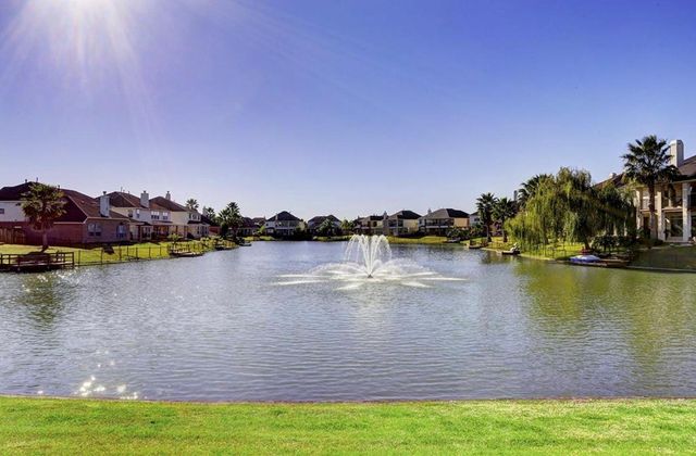 2819 Lake Shore Harbour Drive, Missouri City, TX 77459