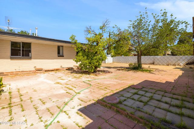 5541 E Mabel Street, Tucson, AZ 85712