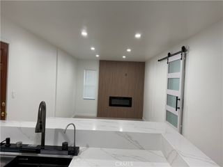 18645 Hatteras 105, Tarzana, CA 91356