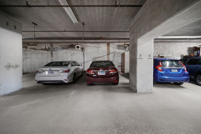 690 CHANDLER Road 302, Gurnee, IL 60031