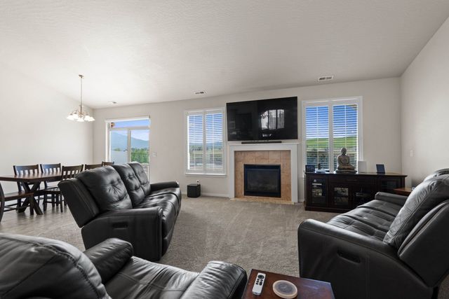 19016 E 15th Ave, Spokane Valley, WA 99016