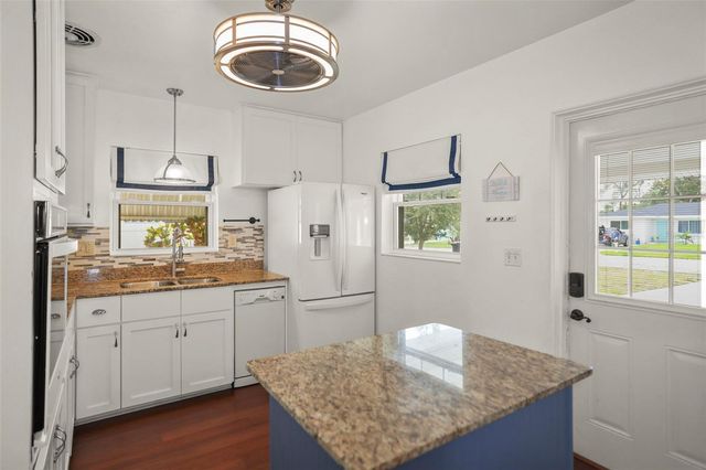 1121 SUNNYDALE DRIVE, Clearwater, FL 33755