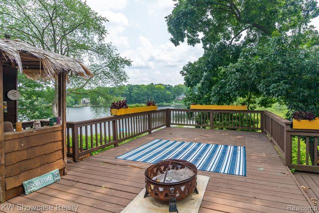 3181 Granda Vista Drive, Milford, MI 48380