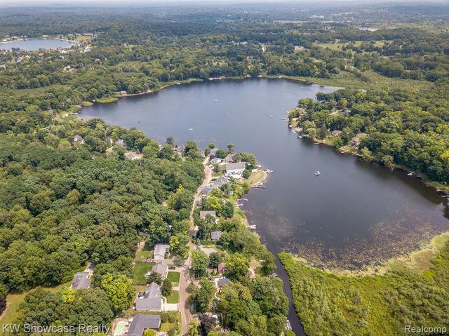 3181 Granda Vista Drive, Milford, MI 48380