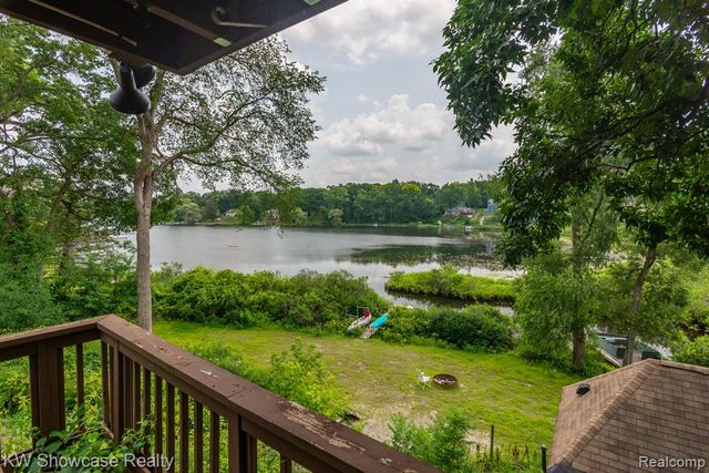 3181 Granda Vista Drive, Milford, MI 48380