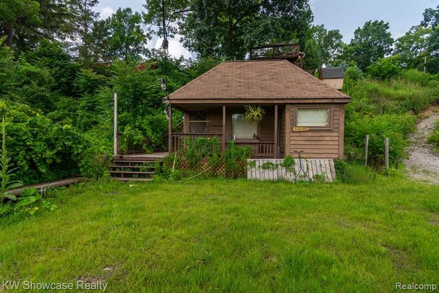 3181 Granda Vista Drive, Milford, MI 48380