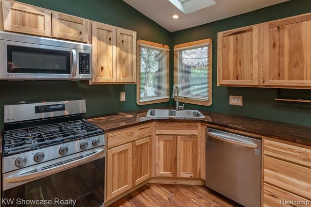 3181 Granda Vista Drive, Milford, MI 48380