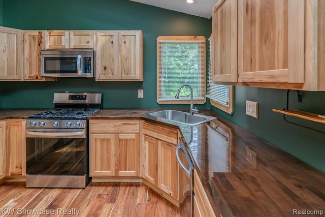 3181 Granda Vista Drive, Milford, MI 48380