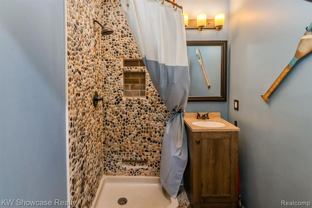 3181 Granda Vista Drive, Milford, MI 48380