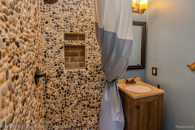 3181 Granda Vista Drive, Milford, MI 48380