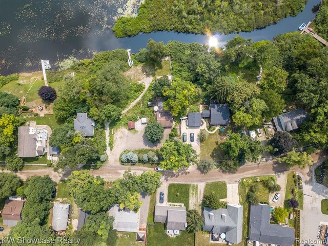 3181 Granda Vista Drive, Milford, MI 48380